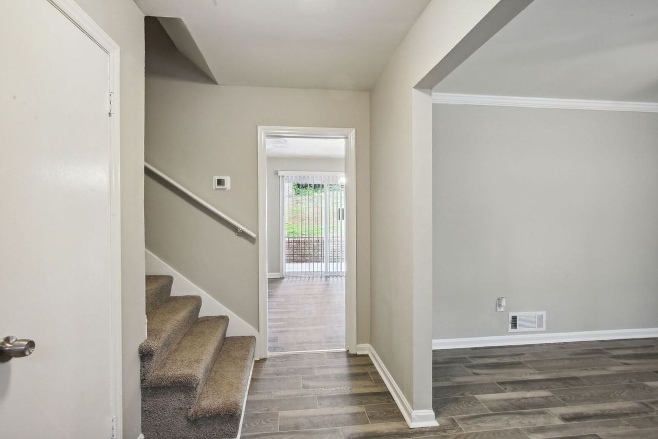 2470 Glenrock Dr - Photo 3 of 20