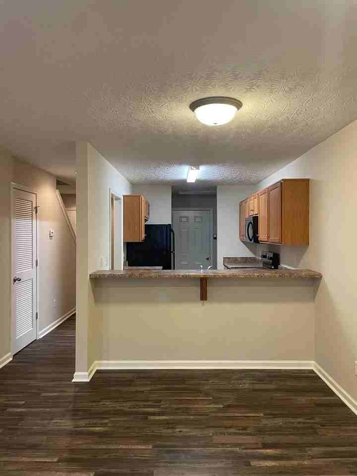 407 Upper Stone Ave - Photo 2 of 20