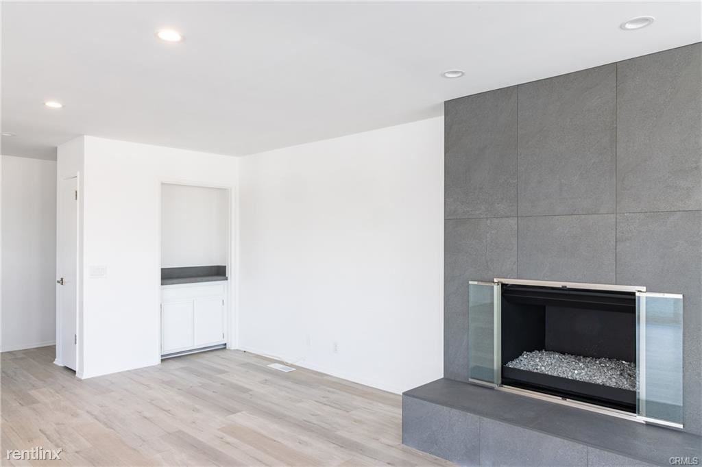 748 Manhattan Beach Blvd #C - Photo 3 of 11
