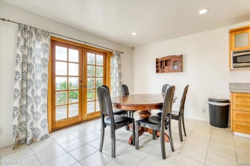 3213 Carolwood Ln - Photo 2 of 10