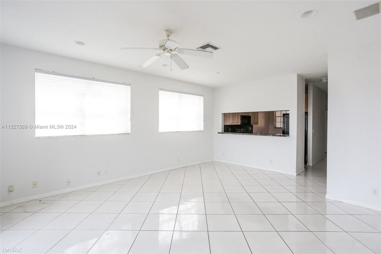 10241 Via Hibiscus - Photo 2 of 14