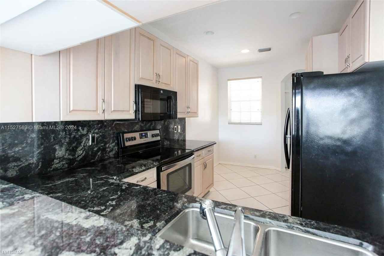 10241 Via Hibiscus - Photo 3 of 14