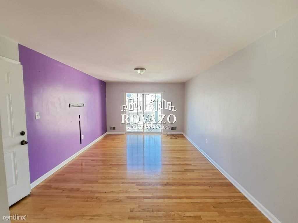 726 S 15th St - Photo 3 of 11