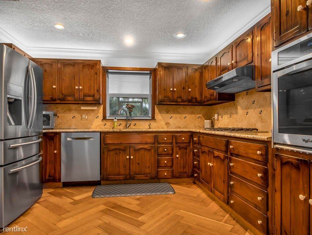 161 Auburn Dr - Photo 2 of 20