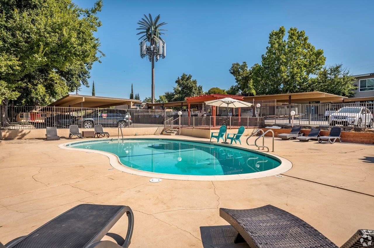 River's Edge Apartments - Photo 5 of 50