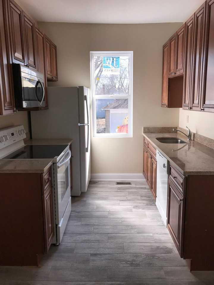 443-445 Iowa - Photo 3 of 23