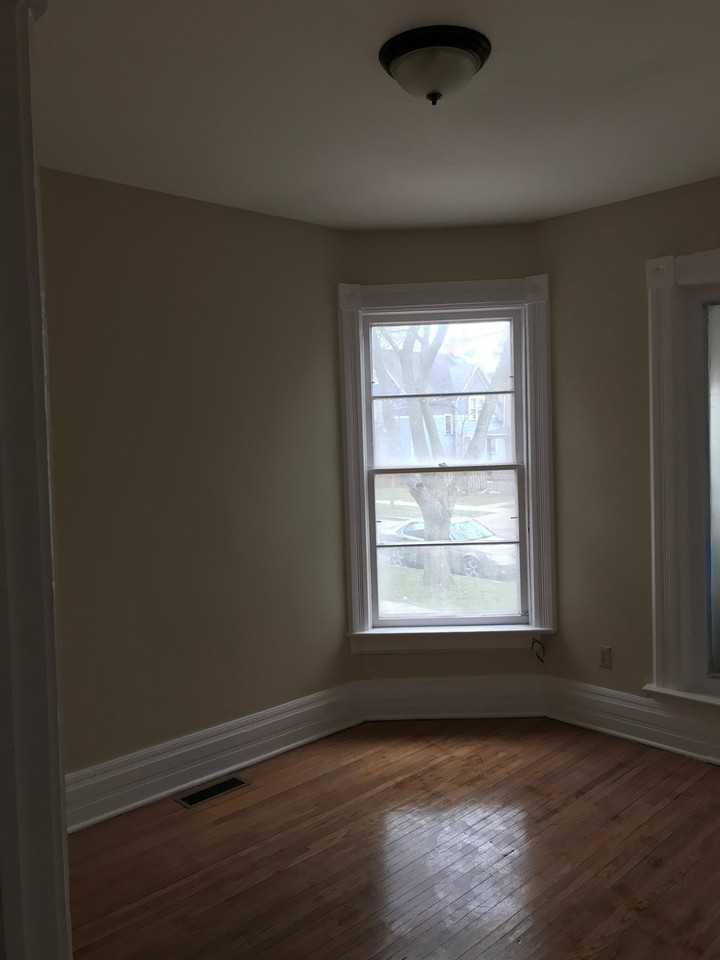 443-445 Iowa - Photo 7 of 23