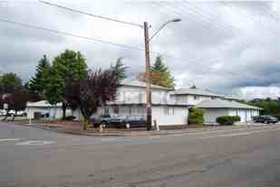 Extremely nice Springfield, 2 bedroom, 1 1/2 bath townhouse style duplex - Photo 1 of 1