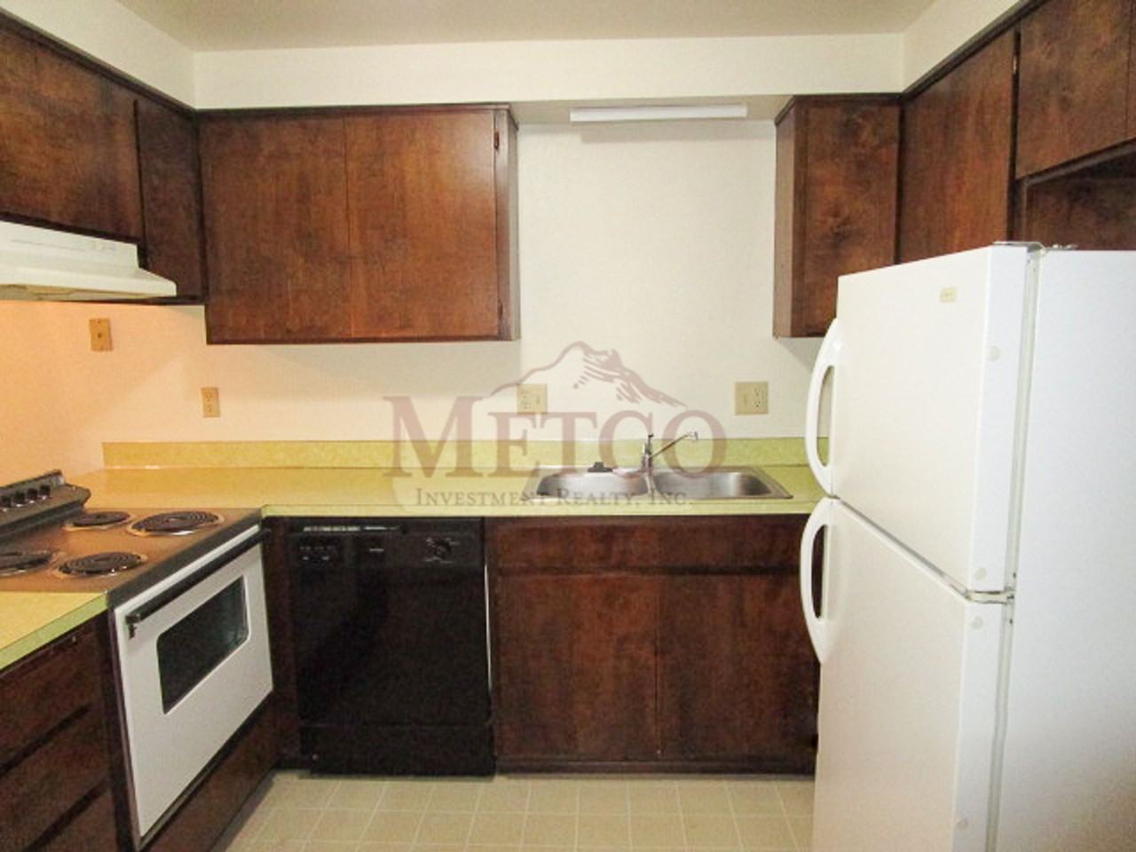 Extremely nice Springfield, 2 bedroom, 1 1/2 bath townhouse style duplex - Photo 5 of 16