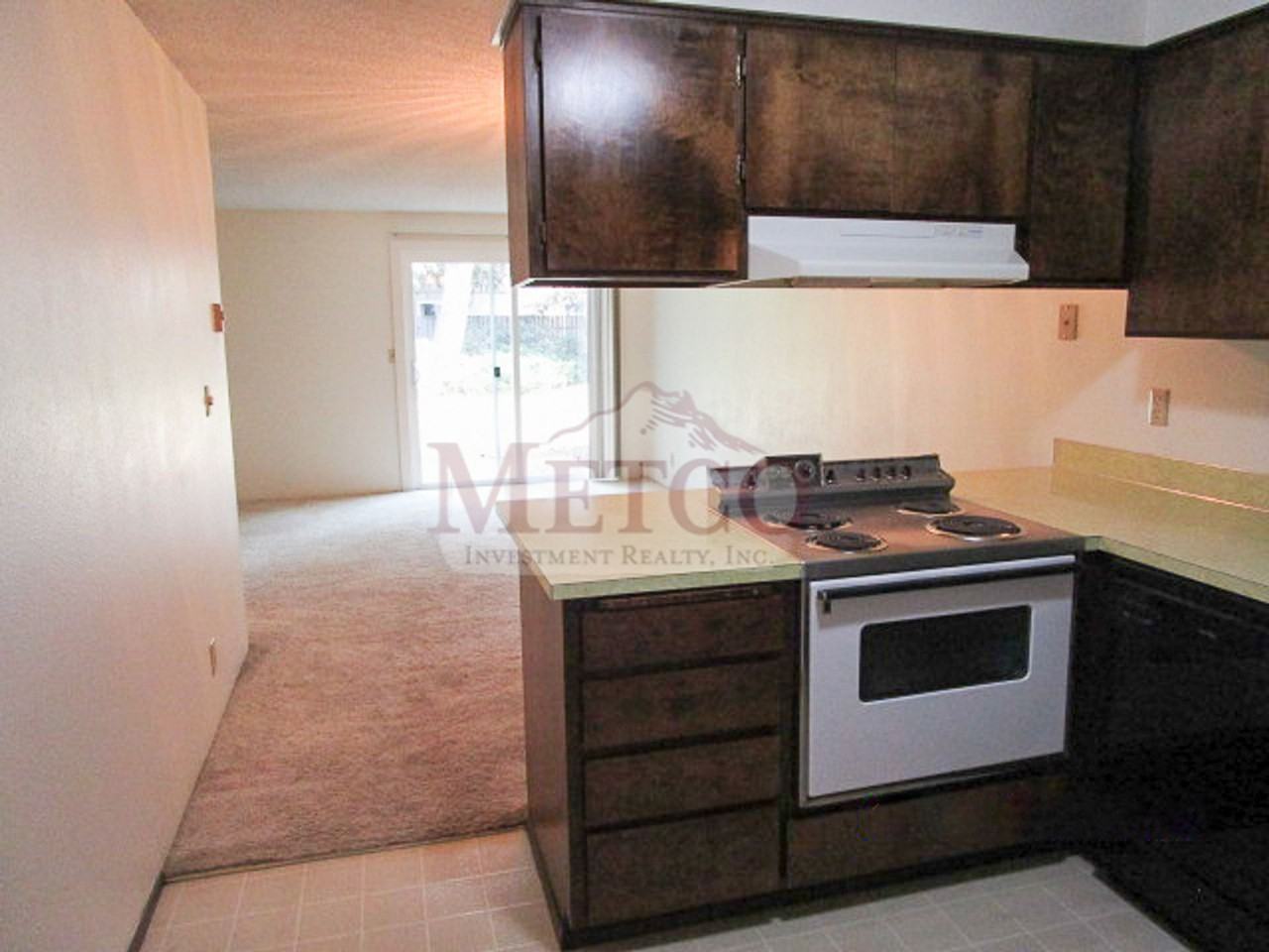 Extremely nice Springfield, 2 bedroom, 1 1/2 bath townhouse style duplex - Photo 6 of 16
