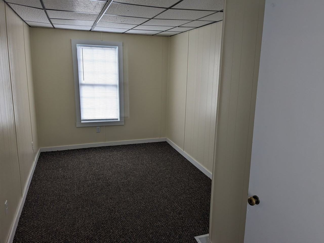 92 S Walnut Street - Photo 3 of 4