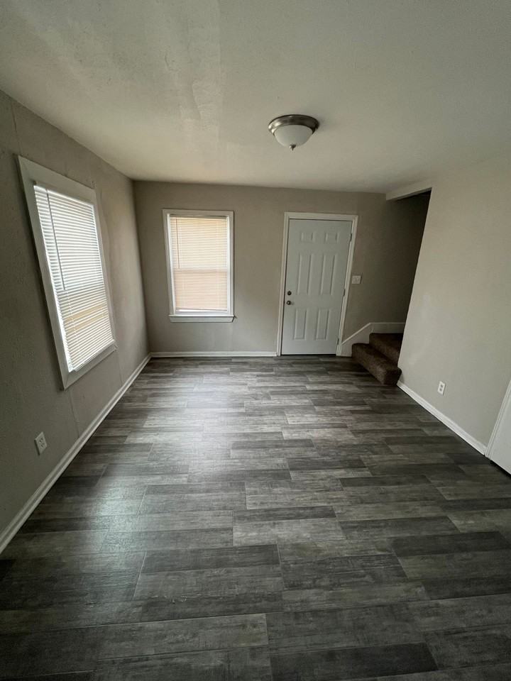 2855 Van Brunt Blvd - Photo 3 of 8