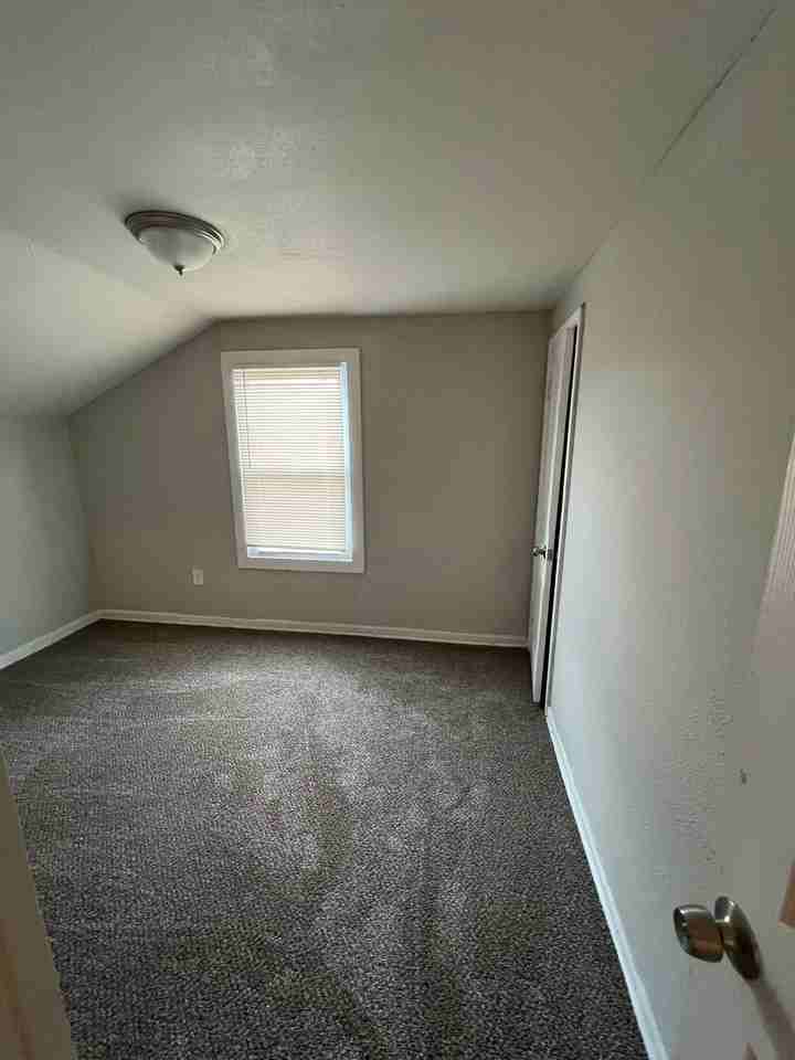 2855 Van Brunt Blvd - Photo 7 of 8