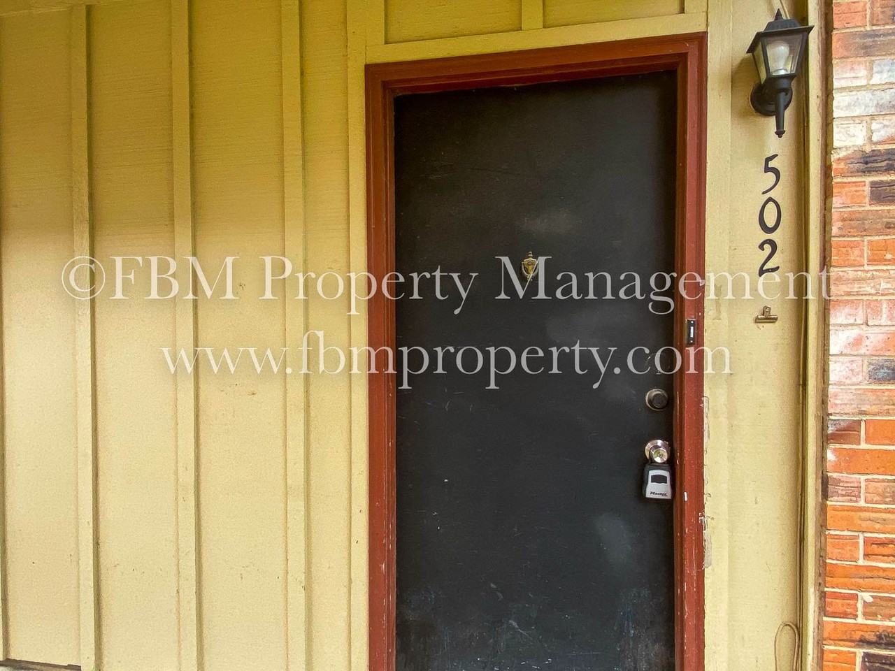 Walnut Manor Apartments / JV - Photo 2 of 11