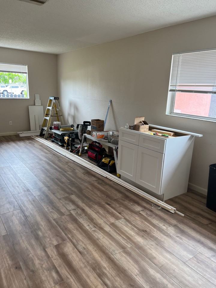 1412 SE 8th Ter x - Photo 2 of 17