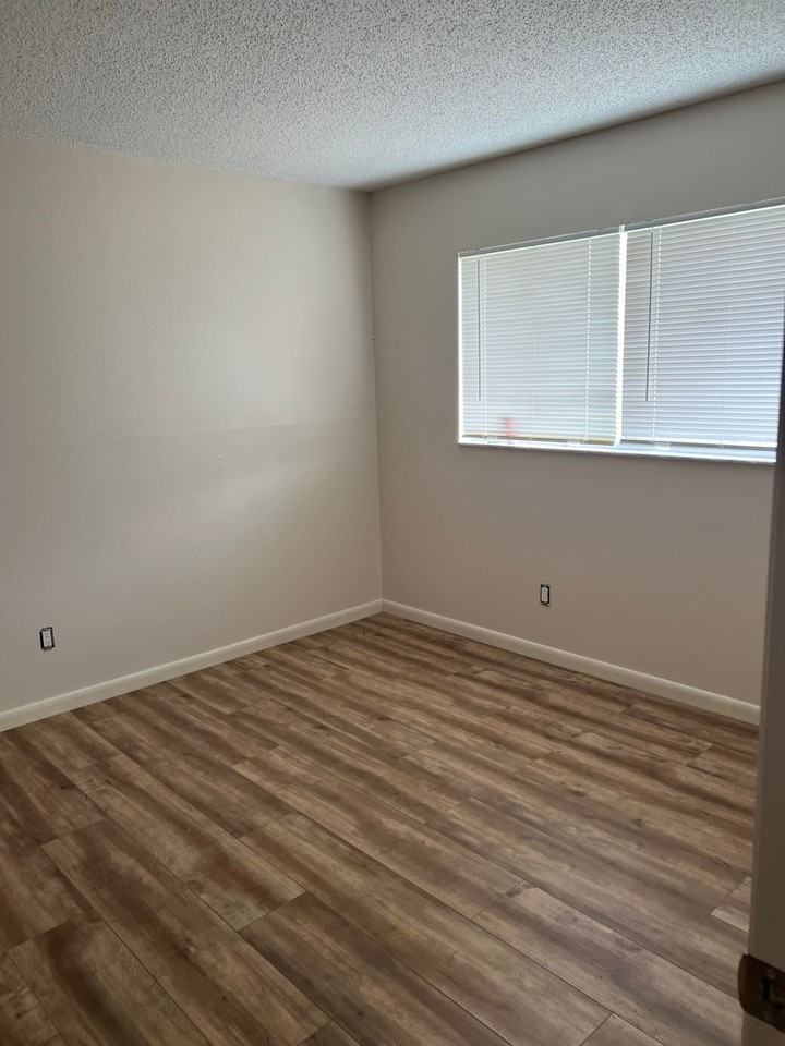 1412 SE 8th Ter x - Photo 5 of 17