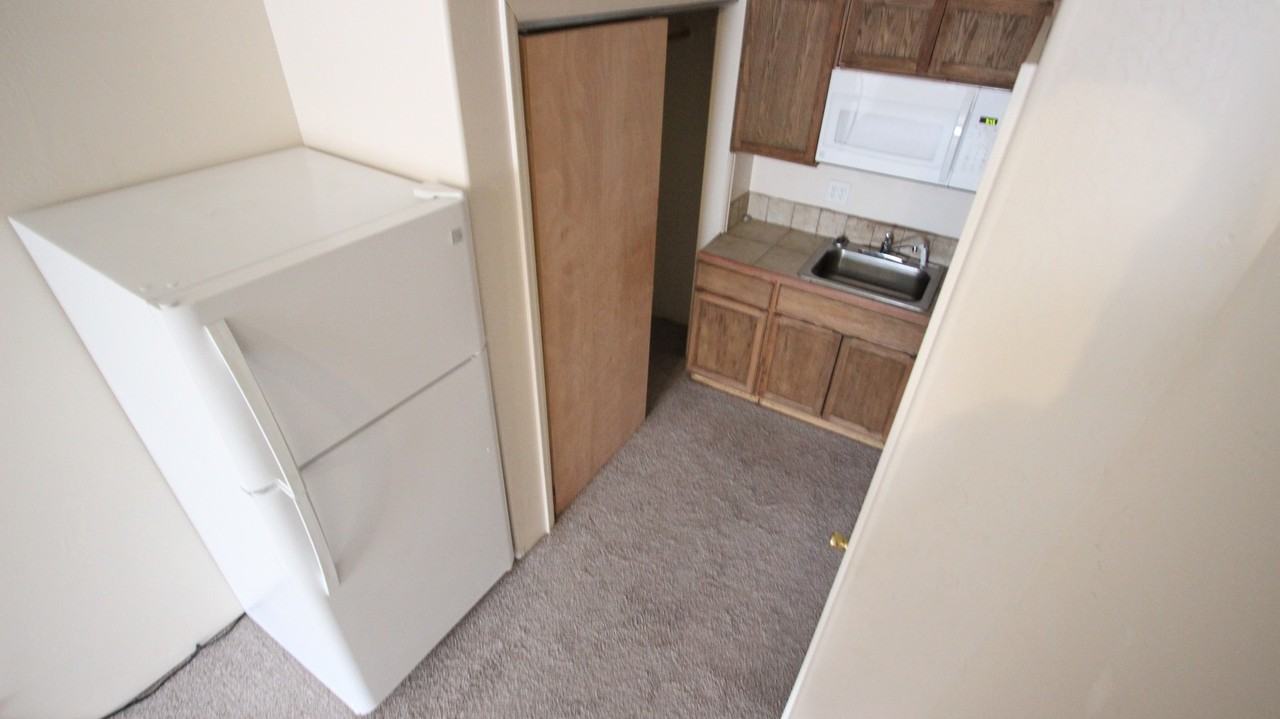Updated unit close to CMU! Live without roommates at an affordable price! - Photo 3 of 18