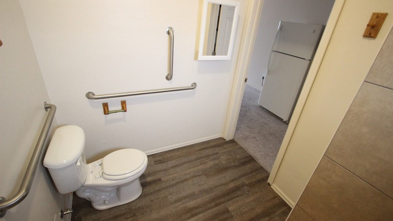 Updated unit close to CMU! Live without roommates at an affordable price! - Photo 5 of 18