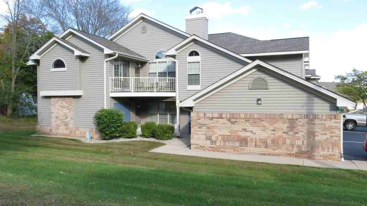 The Woods Apartments - Photo 2 of 7