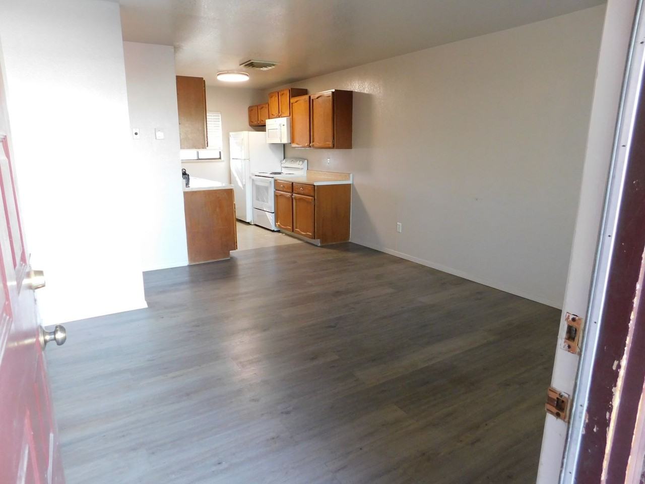 1302 Glenwood Ave - Photo 2 of 7