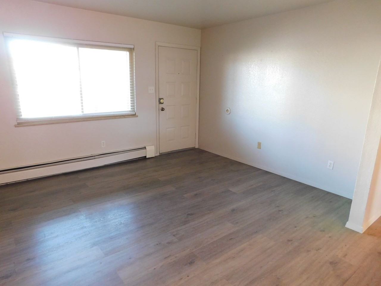 1302 Glenwood Ave - Photo 3 of 7