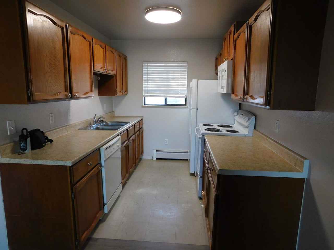 1302 Glenwood Ave - Photo 4 of 7