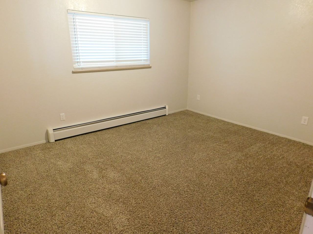 1302 Glenwood Ave - Photo 5 of 7