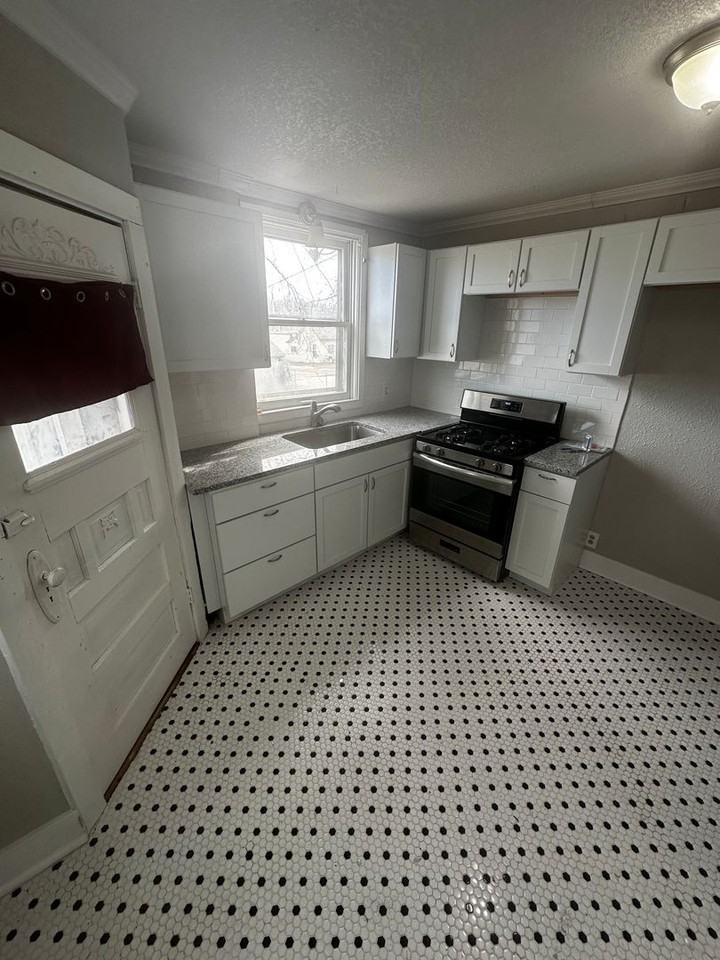 2109 Savannah Ave. - Photo 2 of 9