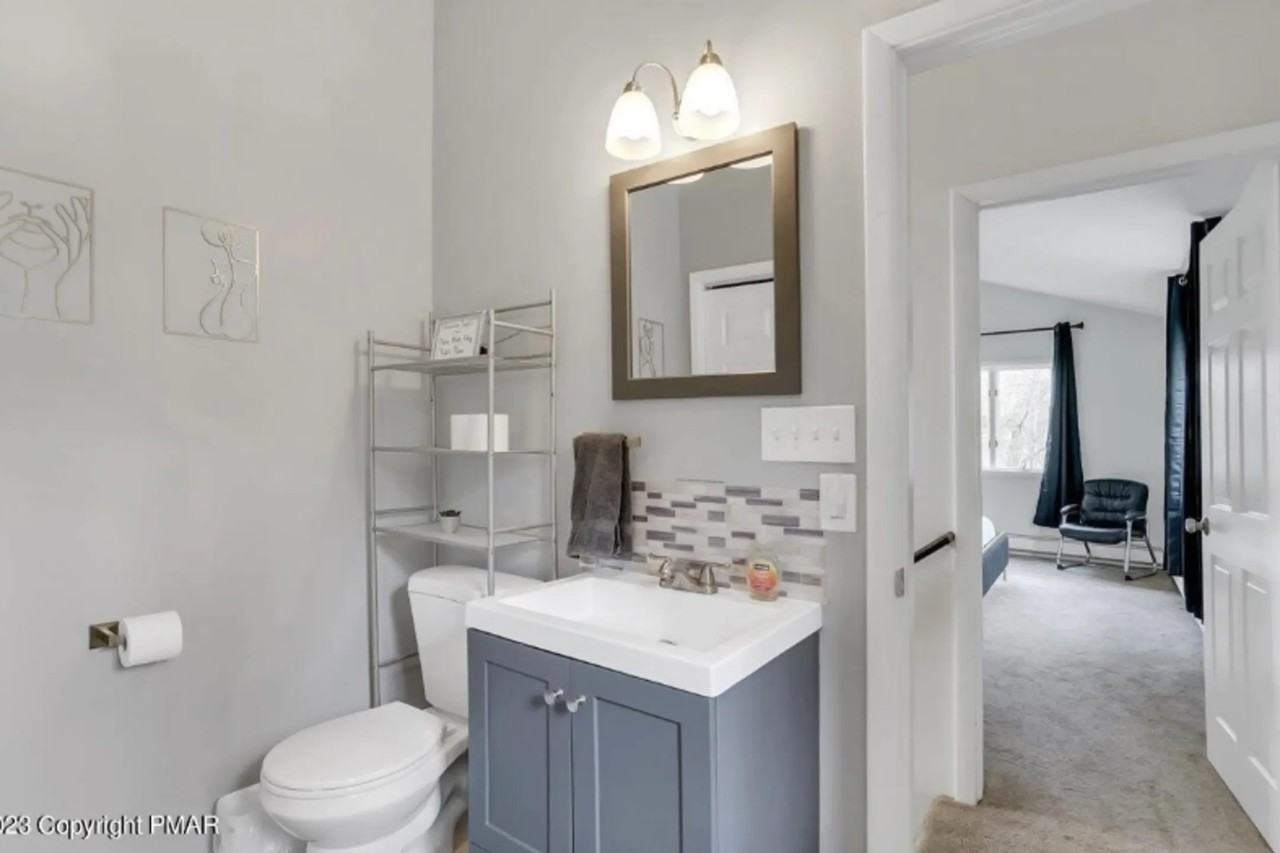 4145 Sylvan Ln - Photo 3 of 36