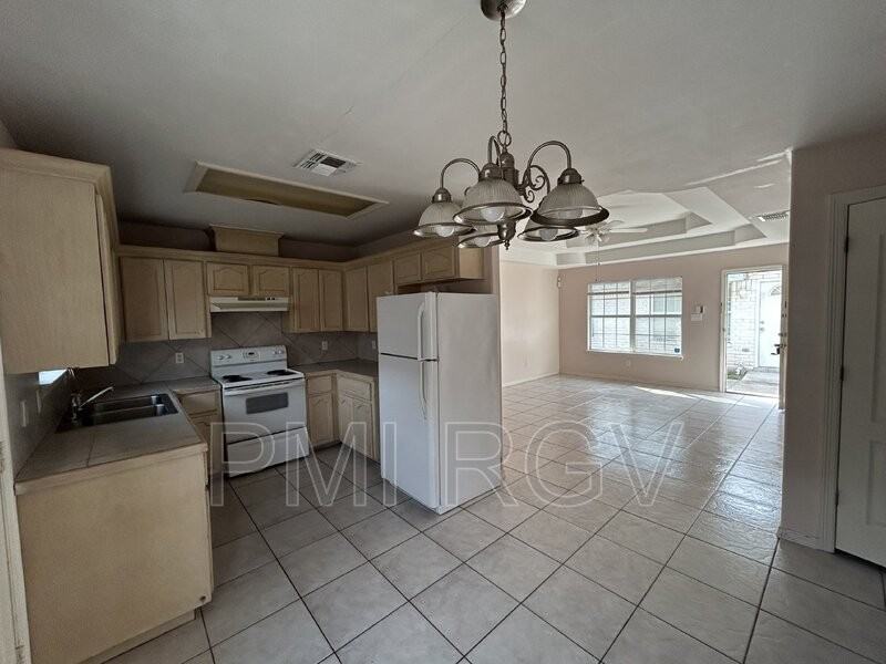 1817 Tierra Dulce Dr #2 - Photo 5 of 14