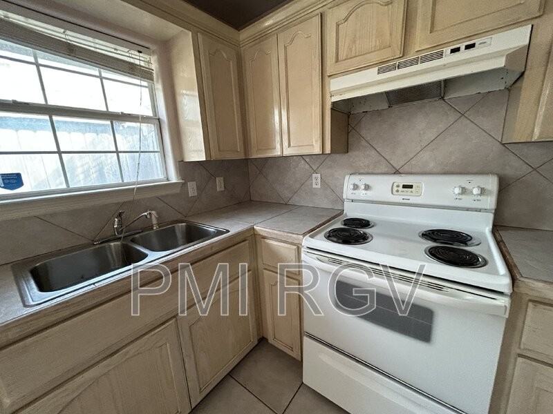1817 Tierra Dulce Dr #2 - Photo 7 of 14