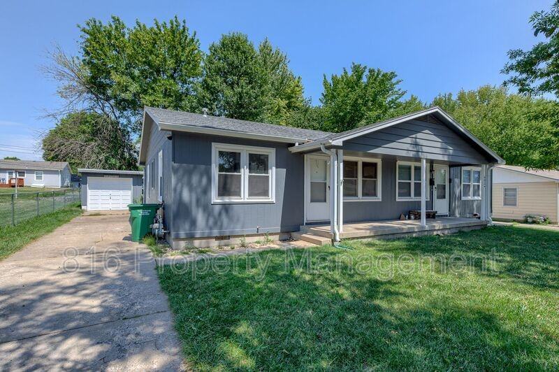 602 Se 5th St #2 - Photo 2 of 25