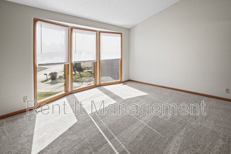 5128 Vernon Ave - Photo 3 of 30