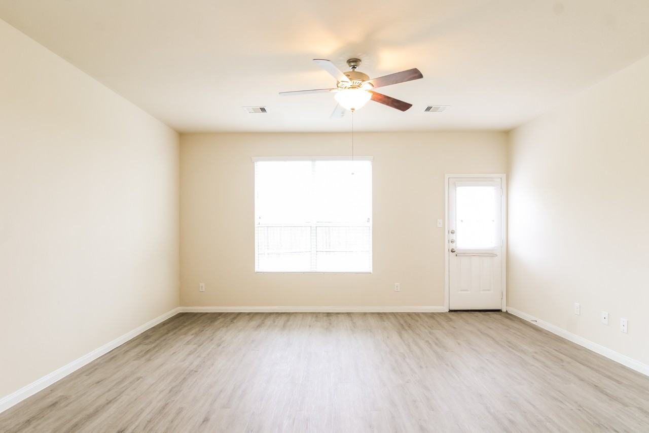 1 Laguna Bend Dr - Photo 3 of 17