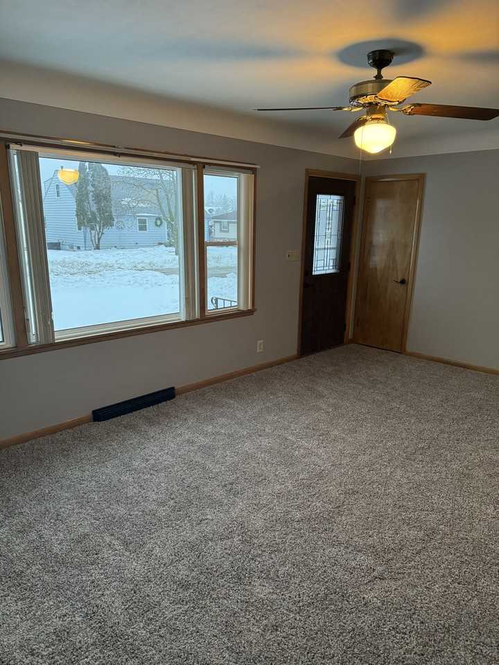 22 24th Ave Sw #NA - Photo 3 of 12