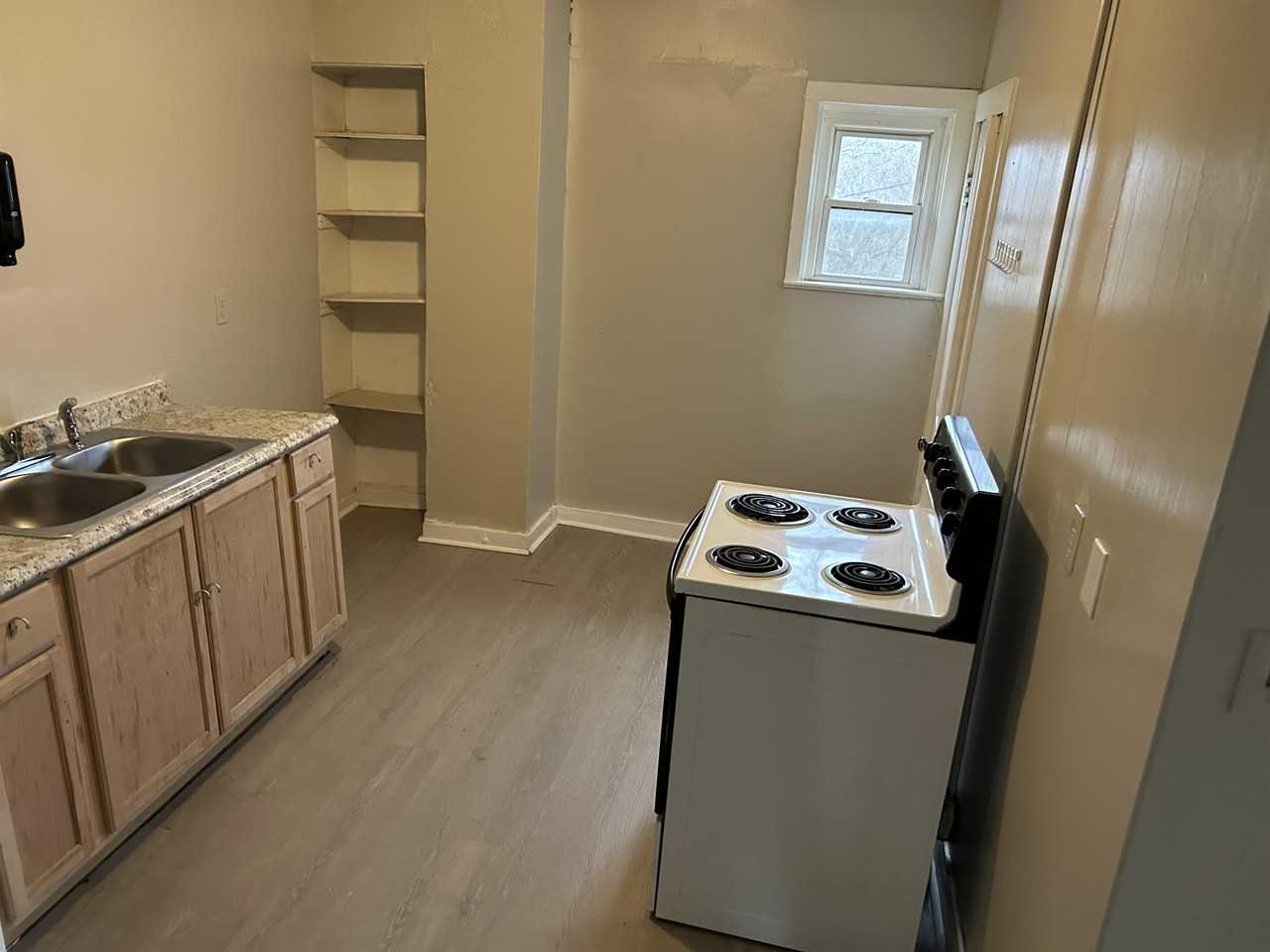 260-262 Selma Road - 262 1/2 #262-1-2 - Photo 3 of 4