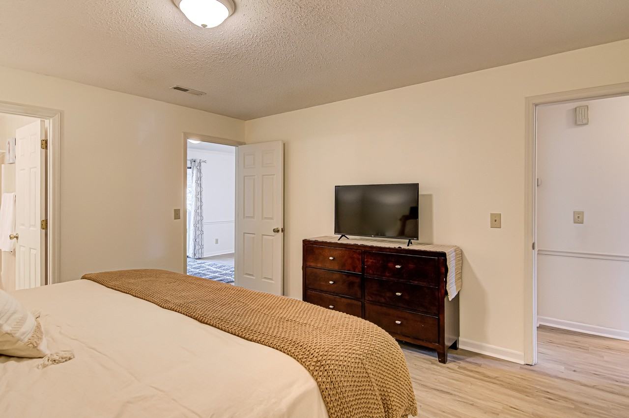 215 Olde Vineyard Ct #1 - Photo 2 of 48