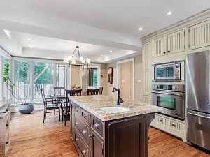 9 Humbercrest Point - Photo 3 of 28