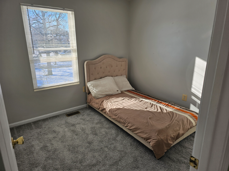 1105 61st Ave - Photo 2 of 10