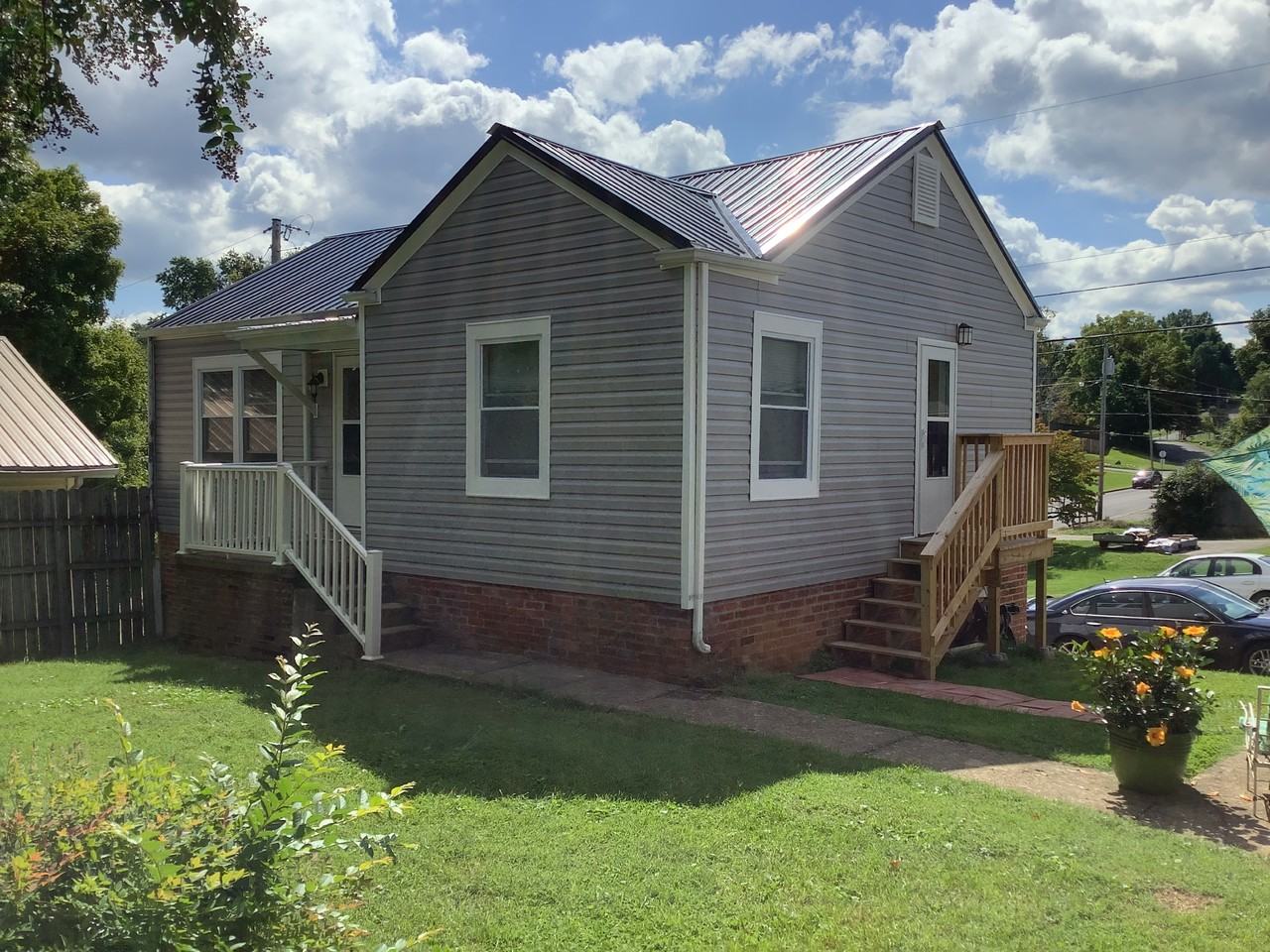 204 E H St - Photo 2 of 11