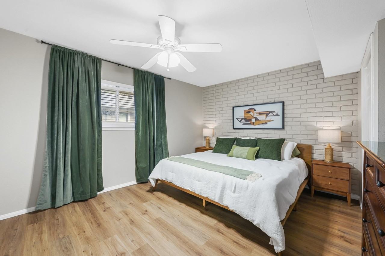 10203 Regal Oaks Dr #201 - Photo 3 of 22