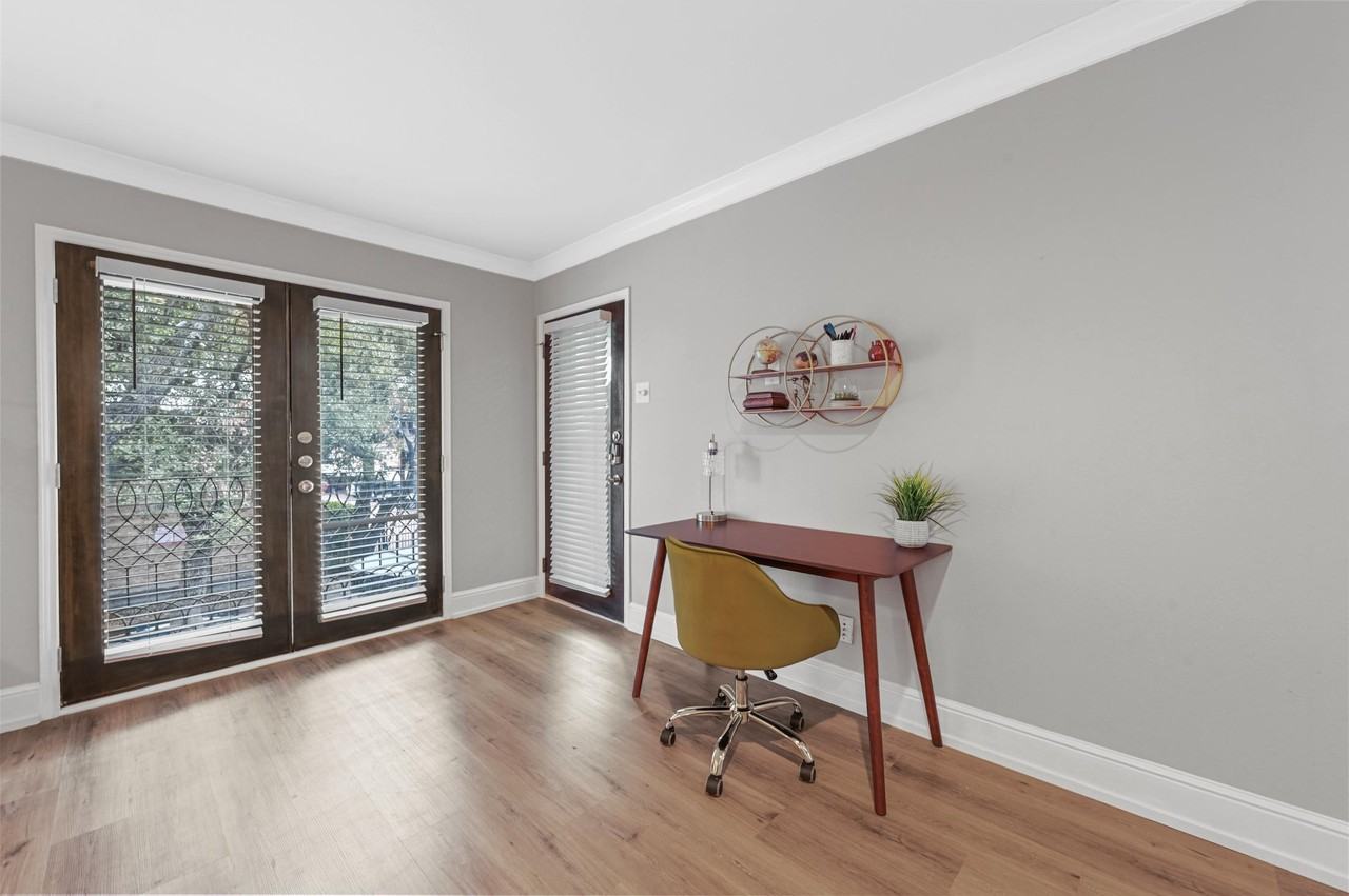 10203 Regal Oaks Dr #201 - Photo 5 of 22