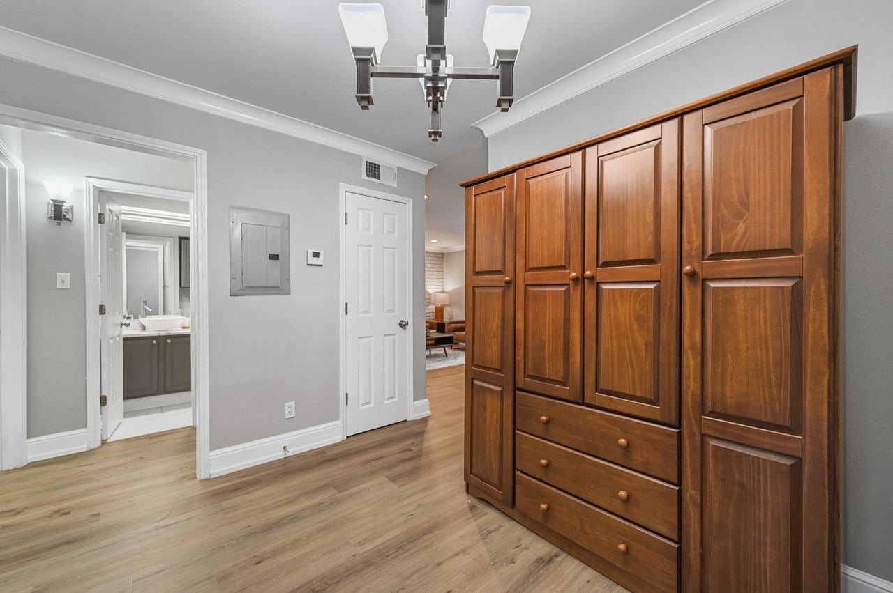 10203 Regal Oaks Dr #201 - Photo 7 of 22
