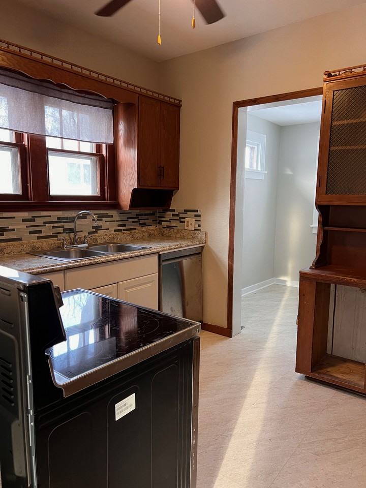 907 Albion Ave #NA - Photo 5 of 19