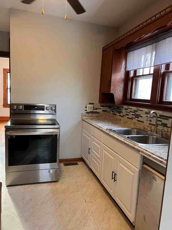 907 Albion Ave #NA - Photo 6 of 19