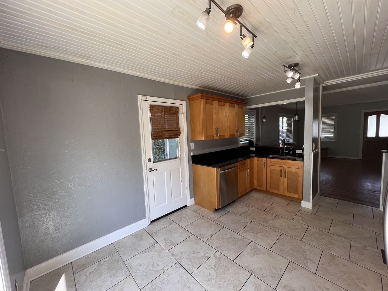 410 Manhattan Ave #NA - Photo 5 of 19