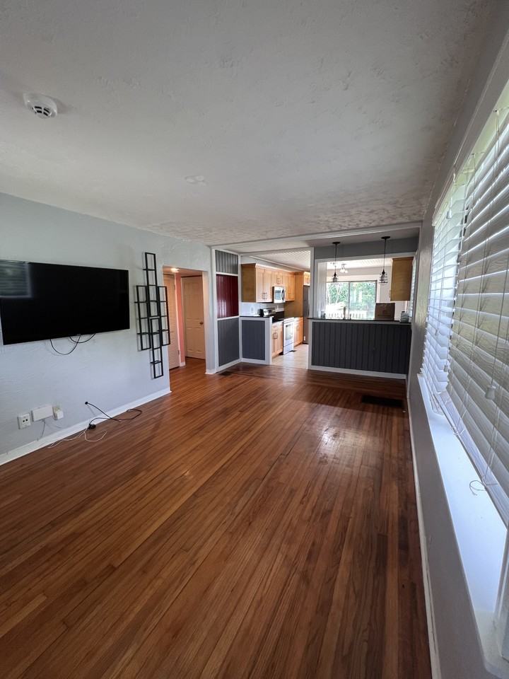410 Manhattan Ave #NA - Photo 7 of 19