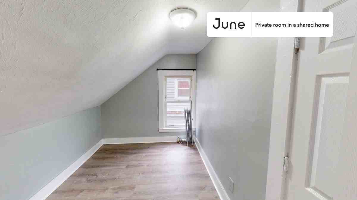 11 Islington St #G - Photo 5 of 17