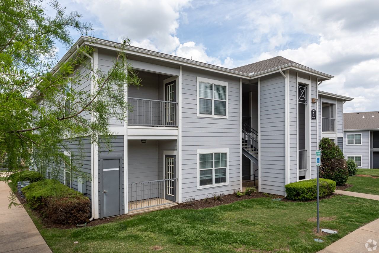 Stoneleigh Centerton Apartments - Photo 3 of 37