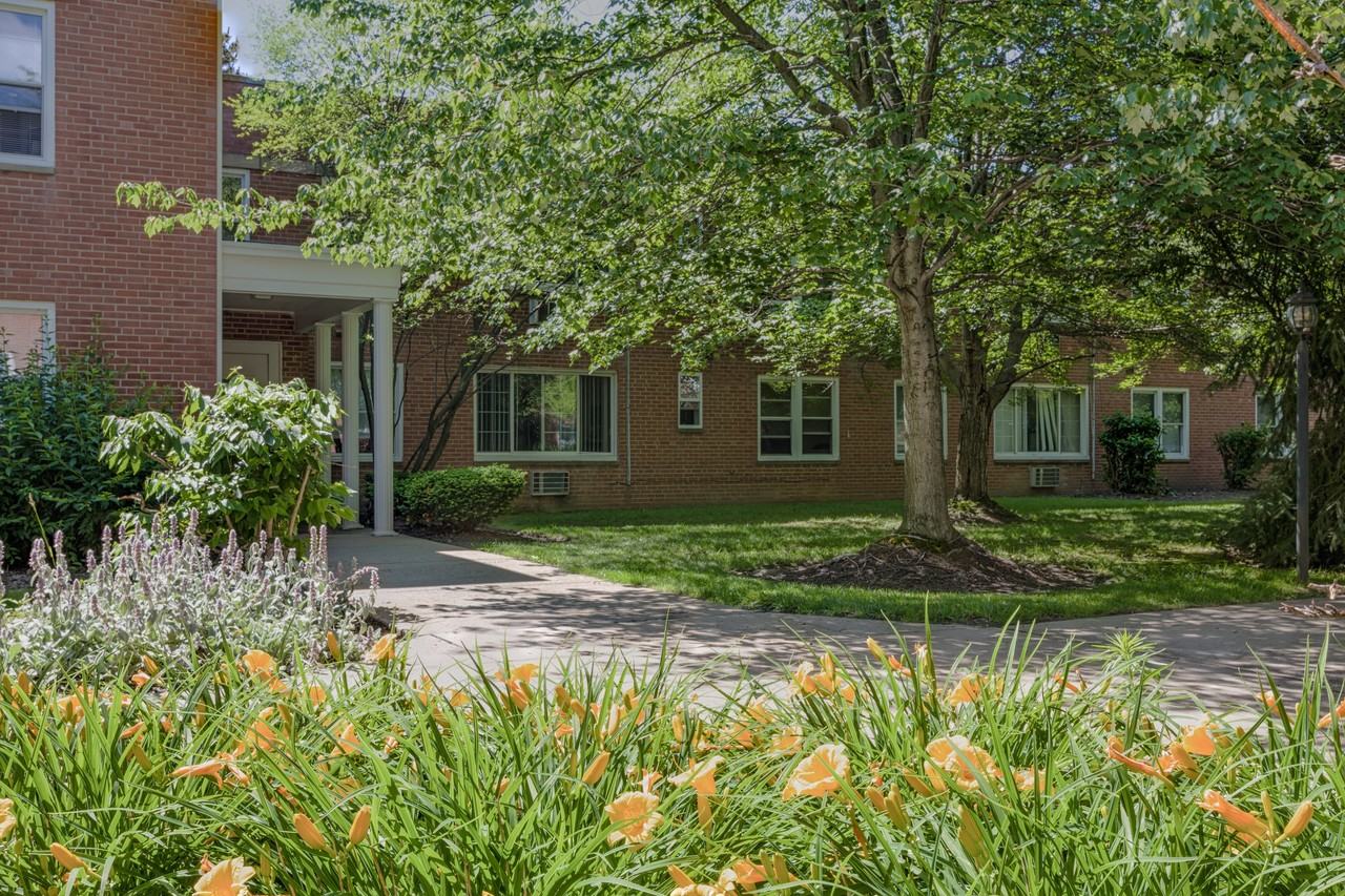 Huntington Green Apartments - Photo 2 of 50